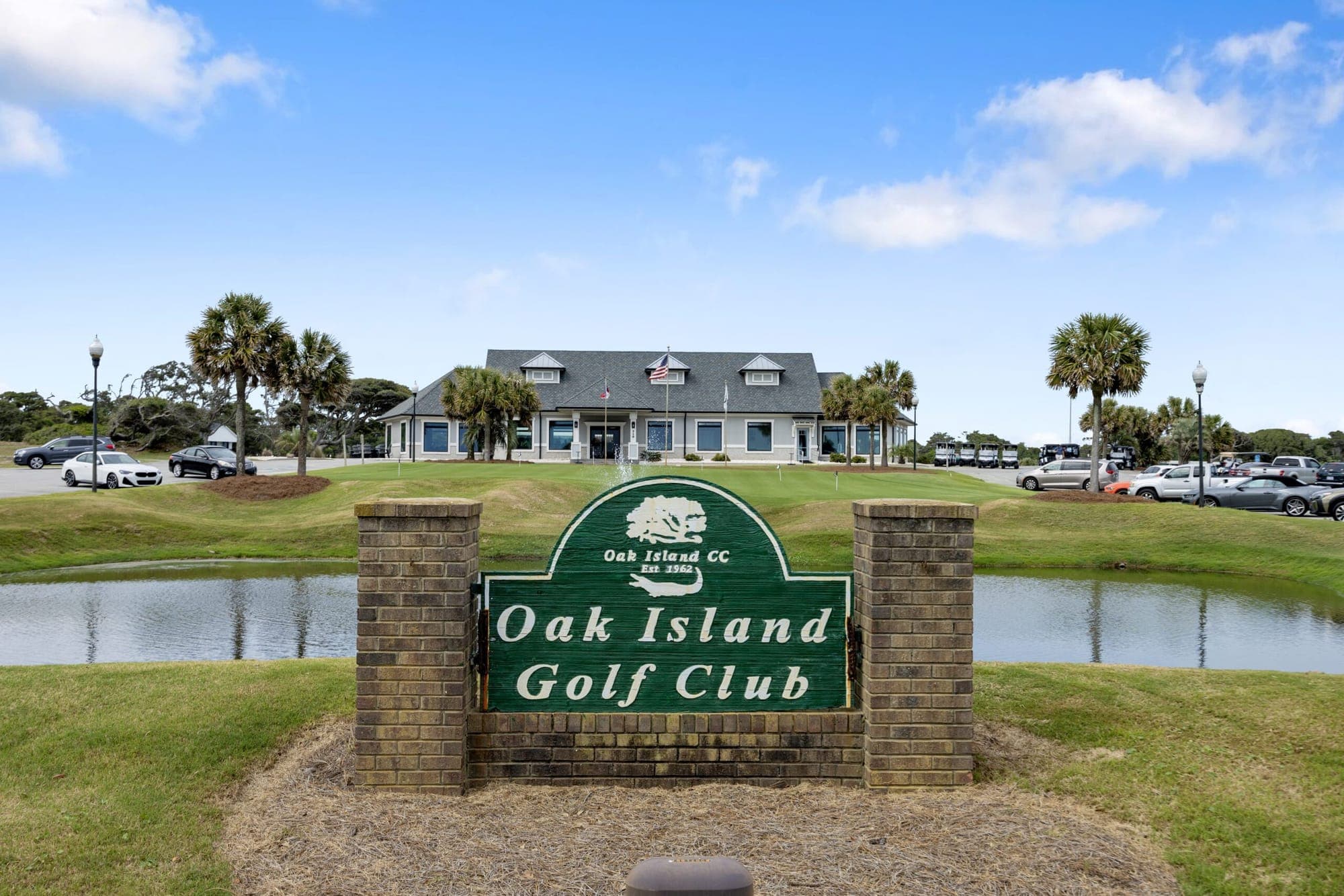 Oak Island Golf Club entrance sign