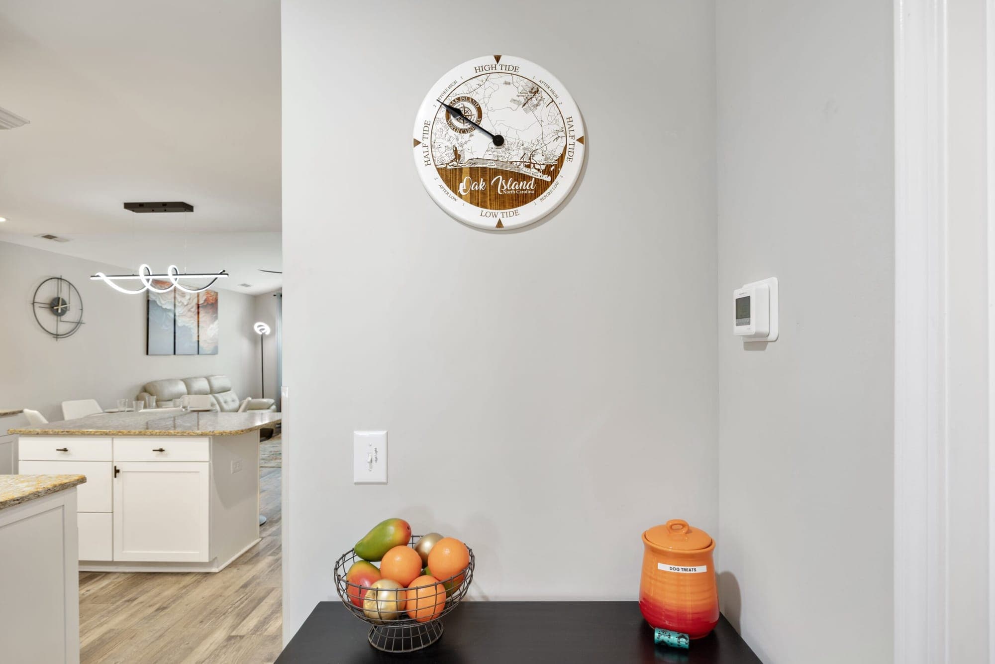 Hallway with a fruit bowl and Oak Island sign